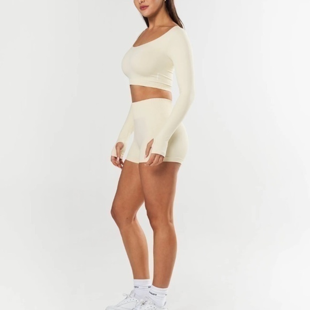 Secondleft Seamless Scoop Long Sleeve in cream Size S